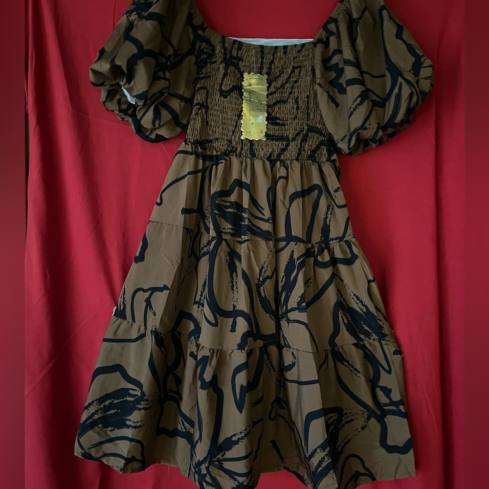Elegant Brown and Black Puff Sleeves Floral Dress - Picture 2 of 6